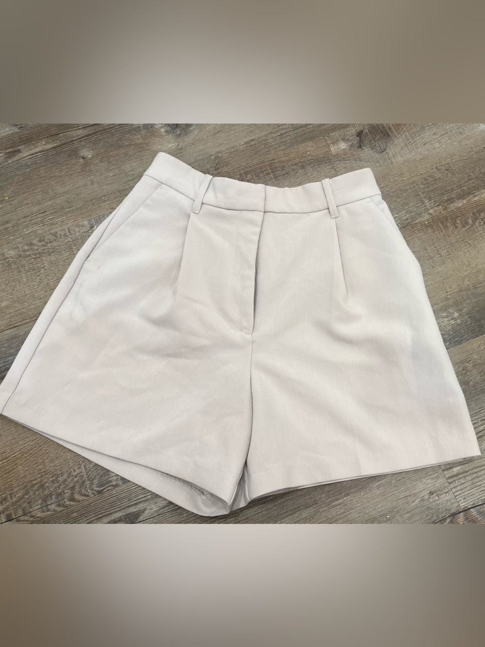 Abercrombie & Fitch Cream High-Rise Tailored Shorts
